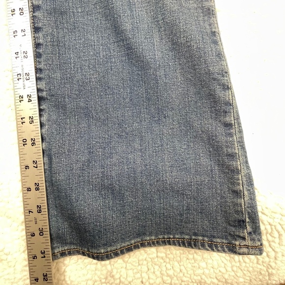 Woman’s NWT1969 Gap boot cut, 33/16r stretch blue jeans - Picture 10 of 12